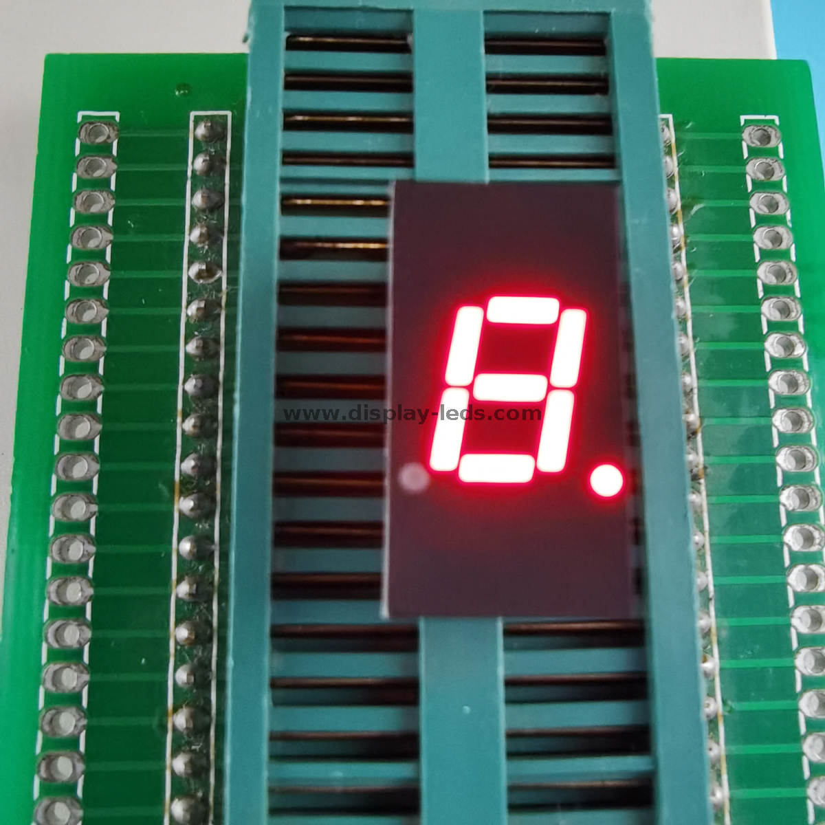 Serie LD3011C / D: pantalla de un solo dígito de 7 segmentos de 0,3 pulgadas con pines comunes 1 y 6